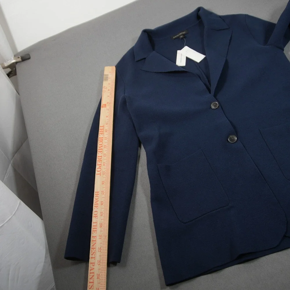 Banana Republic curved polished lapel